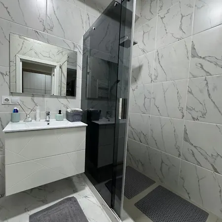 Park House Apartment *